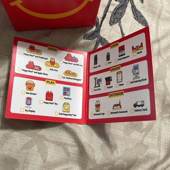 # 12 Burger Grill 🍔
Lil McDonald's 2025
Happy Meal Toy Mini McD
Series hamburger - Picture 5 of 7